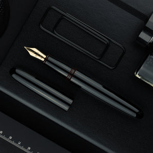 PIUMA Minimalist Fountain Pen - Urushi Ebonite - 14K Gold Nib (F)